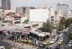 طوابير السيارات أمام محطات الوقود في إيران