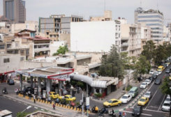طوابير السيارات أمام محطات الوقود في إيران | صوت بيروت إنترناشونال طوابير السيارات أمام محطات الوقود في إيران