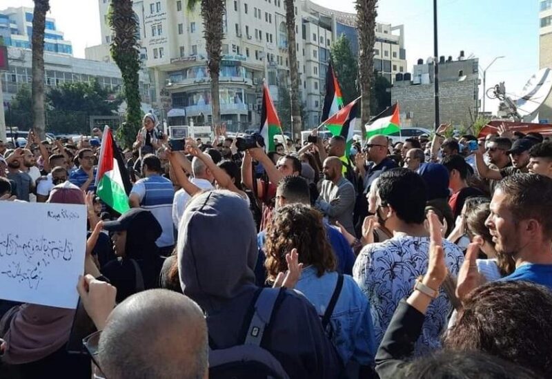 مظاهرات بالضفة احتجاجا على مقتل الناشط نزار بنات