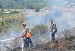 إخماد حرائق في الأراضي الزراعية في اللاذقية