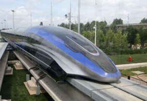 القطار الصيني المغناطيسي "ماغليف"