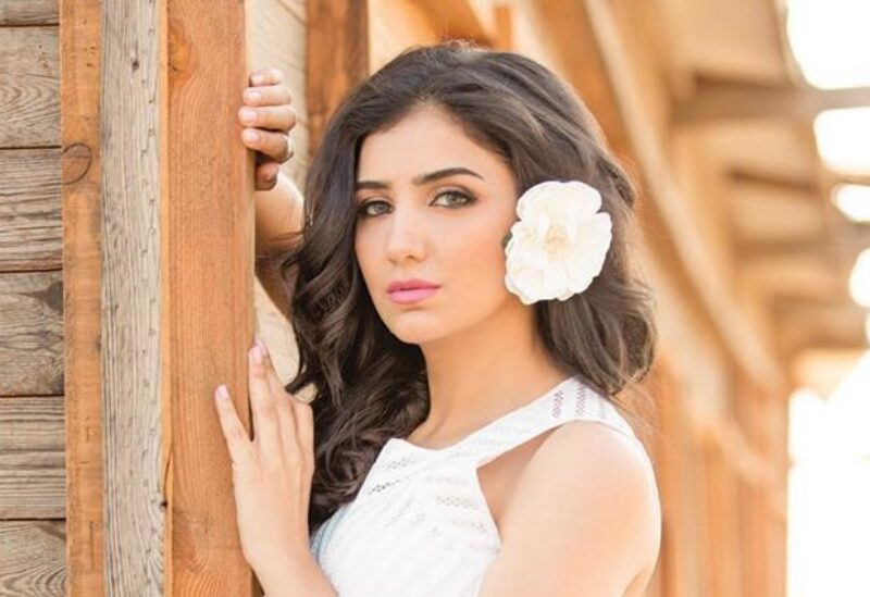 الفنانة مي عمر