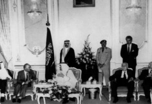 الملك فهد بن عبد العزيز يستقبل النواب اللبنانيين في جدة بعد انتهاء مؤتمر الطائف