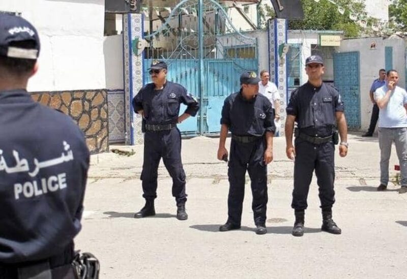 عناصر من الشرطة الجزائرية