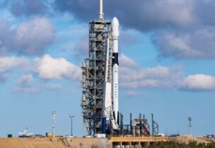 ناسا تطلق صاروخ Falcon 9 الفضائي