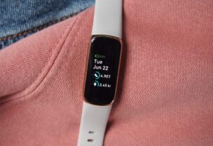 ساعة Fitbit