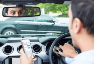استخدام الهاتف أثناء القيادة