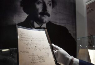 مخطوطة لاينشتاين معروضة للبيع