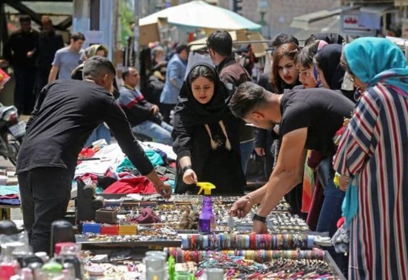 أزمات عديدة يعيشها الاقتصاد الإيراني