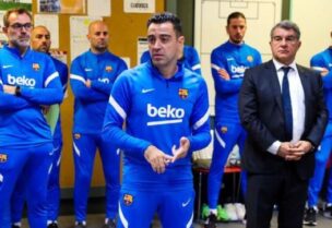 تشافي يبدأ مهمته مع برشلونة
