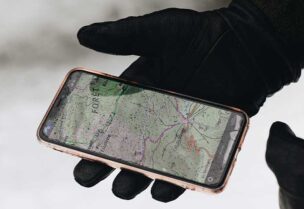 تطبيقات الهواتف تتعقبك باستمرار