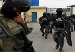 عناصر أمنية في الإكوادور