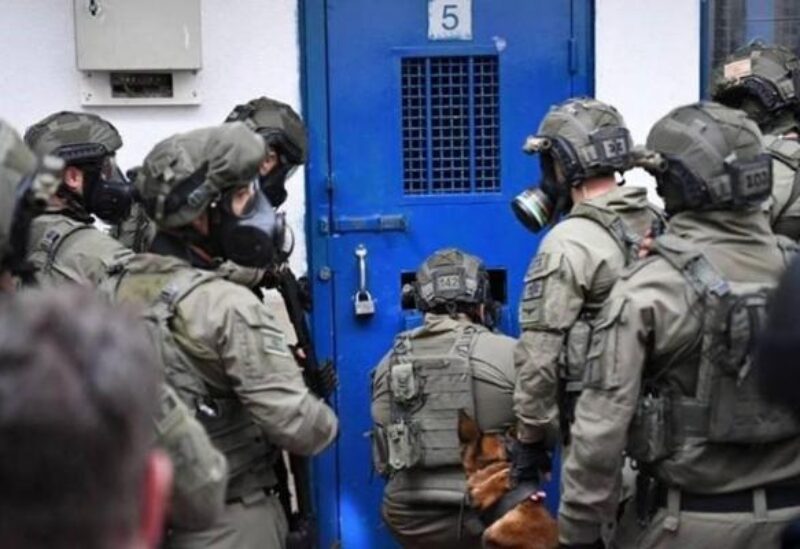 تواصل الاعتداءات على الأسرى الفلسطينيين