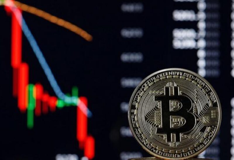بيتكوين تواصل التراجع
