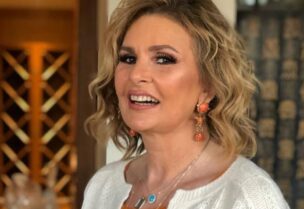 الفنانة يسرا
