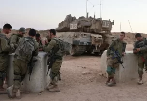 عناصر من الجيش الإسرائيلي على الحدود مع غزة