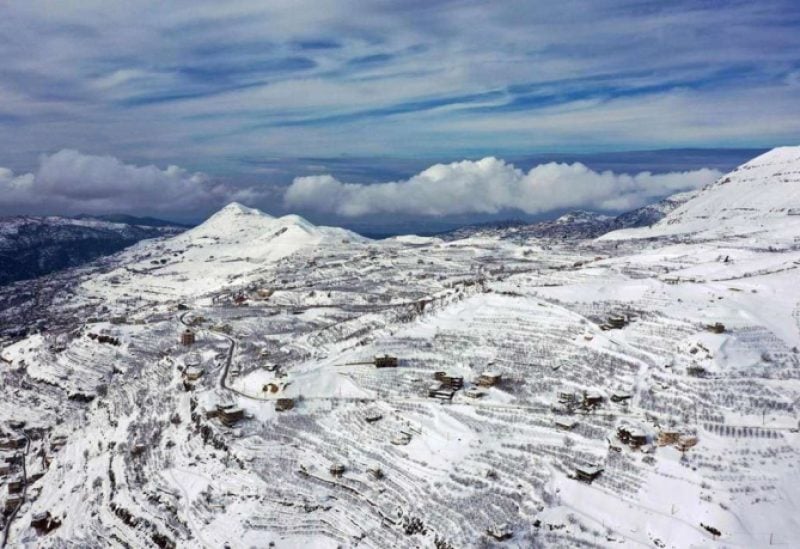 "فرح" تُكّلل جبال لبنان باللباس الأبيض