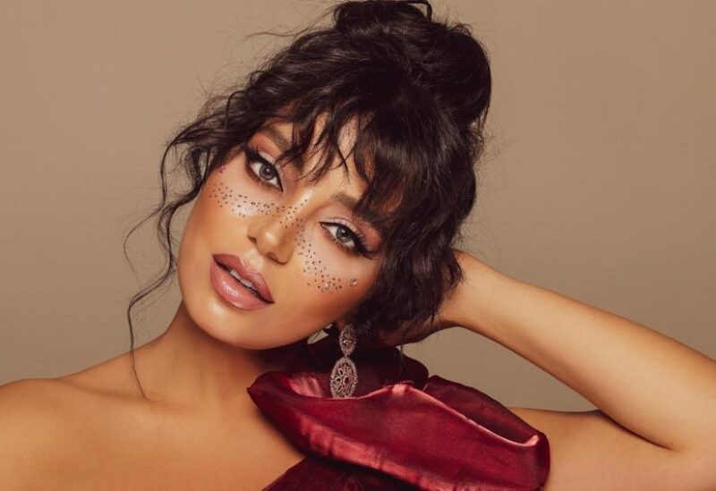 الفنانة جنى