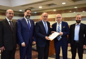 عباس الحلبي مع السفير الأوكراني