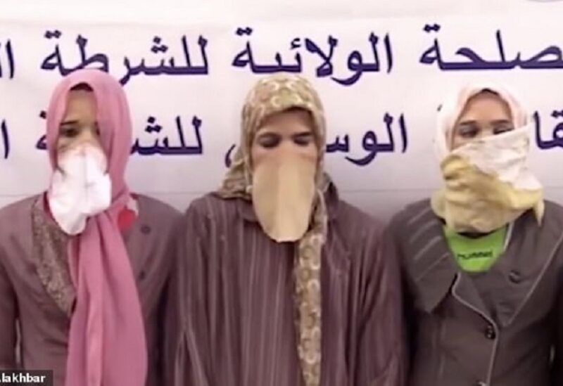مهربو مخدرات متنكرون بملابس نسائية في الجزائر