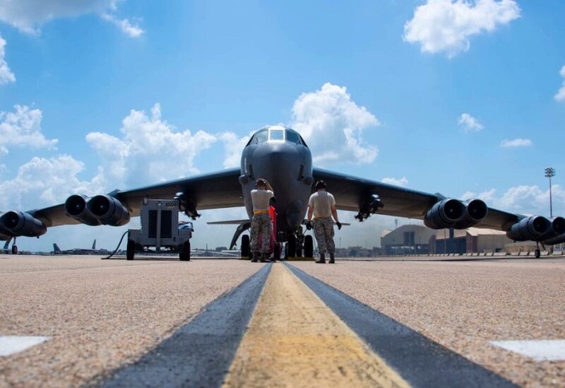 قاذفة "بي-52"