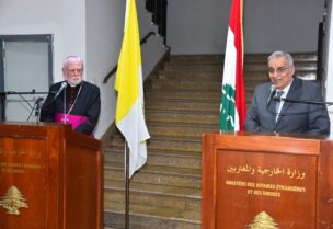 وزير الخارجية عبداللة بو حبيب مستضيفا غالاغر