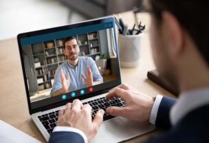 مقابلة عبر تقنية الأونلاين
