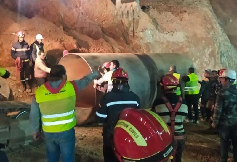 فرق الإنقاذ في المغرب خلال محاولة إنقاذ الطفل ريان