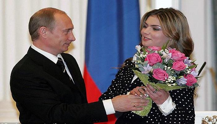 ألينا كاباييفا والرئيس الروسي فلاديمير بوتين