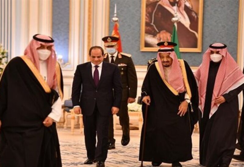 الملك سلمان مستقبلًا السيسي