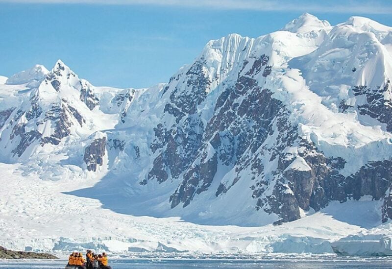 جبال جليدية في القارة القطبية الجنوبية (أنتاركتيكا)