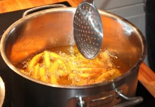 زيت دوار الشمس غير صحي لأنه يحتوي على مستويات عالية من أحماض أوميغا 6 الدهنية