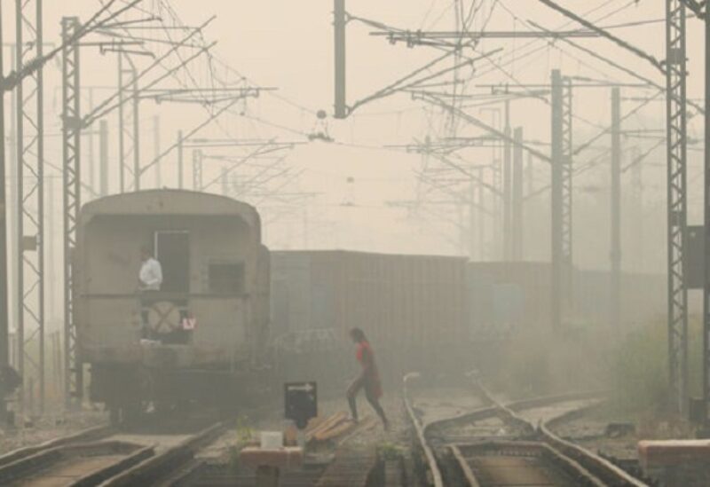 سكة قطار في نيودلهي - الهند