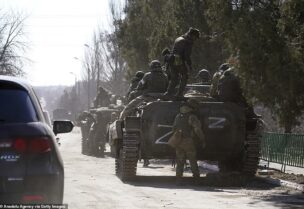 القوات الروسية في مدينة ماريوبول المحاصرة