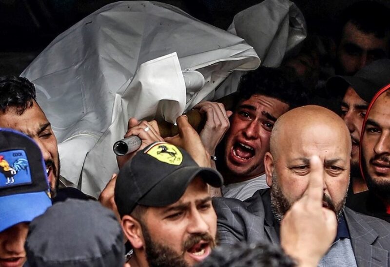 تشييع أحد ضحايا غرق مركب طرابلس