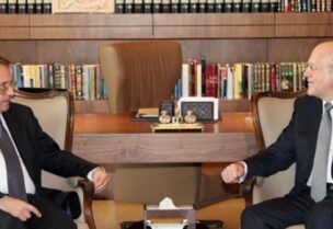 رئيس الحكومة نجيب ميقاتي والممثل الخاص لرئيس ​روسيا​ الاتحادية في الشرق الأوسط وبلدان أفريقيا نائب وزير الخارجية الروسية ​ميخائيل بوغدانوف