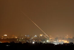 صاروخ من غزة باتجاه المستوطنات الإسرائيلية- أرشيفية
