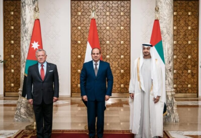 محمد بن زايد والرئيس المصري عبد الفتاح السيسي وملك الأردني عبد الله الثاني
