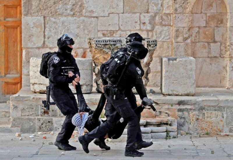 اعتداء الشرطة الإسرائيلية على الفلسطينيين في المسجد الأقصى