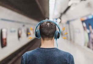 الأشخاص الذين يستمعون إلى البودكاست هم أكثر انفتاحاً