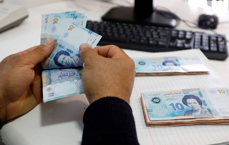 أدنى مستوى منذ سنوات.. هبوط قياسي للدينار التونسي أمام الدولار أدنى مستوى منذ سنوات.. هبوط قياسي للدينار التونسي أمام الدولار