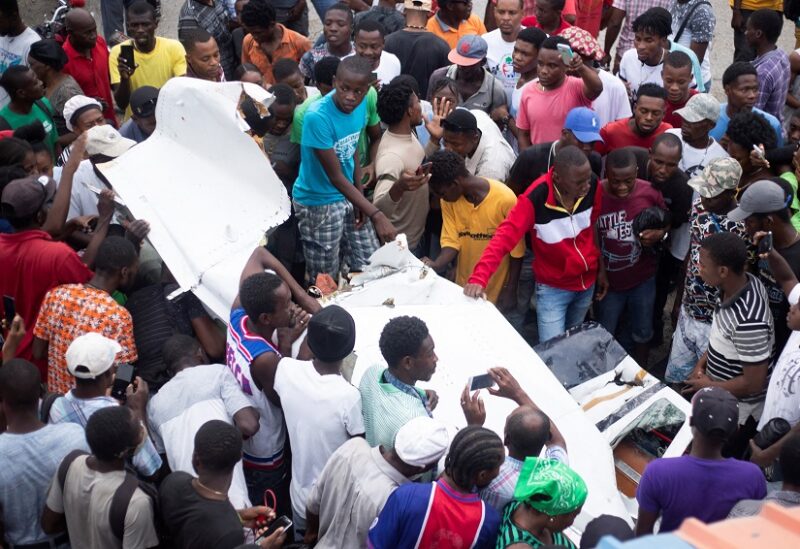 تحطم طائرة في شارع مزدحم في هايتي (رويترز)