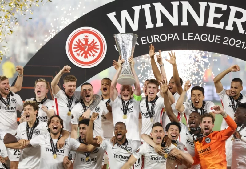 آينتراخت فرانكفورت يتوج بلقب الدوري الأوروبي