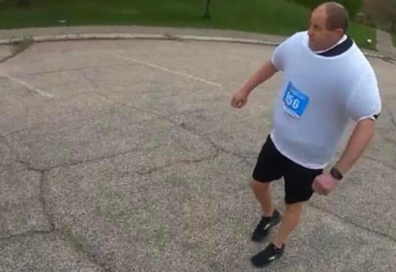 أمريكي يحطم رقماً قياسياً في جينس أثناء الركض
