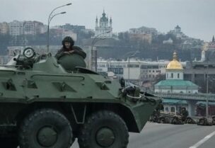 دبابة روسية في أوكرانيا - رويترز