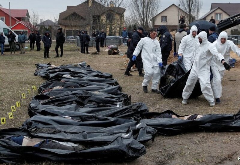 جثث مدنيين في مدينة بوتشا الأوكرانية -رويترز