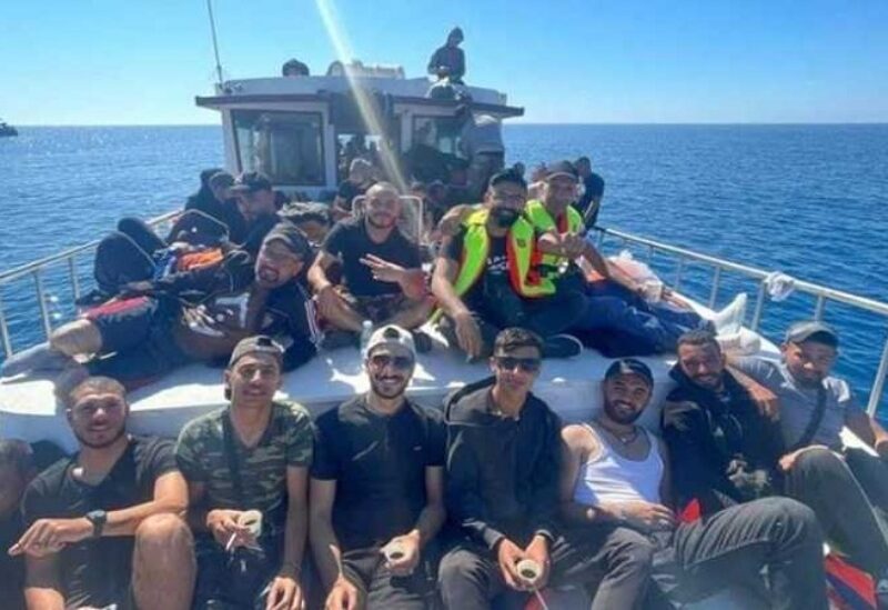 السلطات اليونانية تنقل 60 لبنانيا