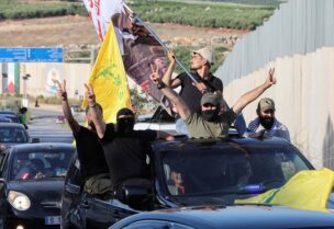 عناصر ينتمون إلى حزب الله