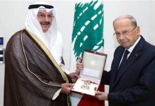 عون يمنح وسام الأرز الوطني لسفير الكويت