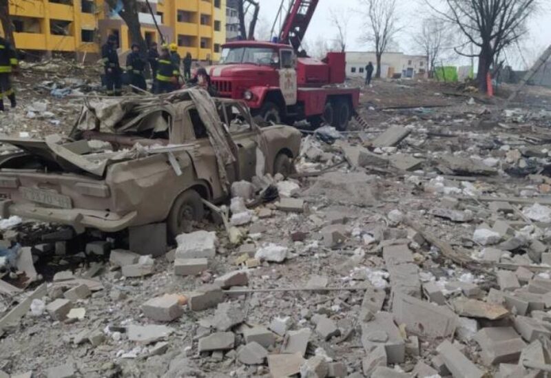 آثار القصف في مدينة تشيرنيهيف الأوكرانية